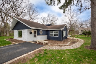 26582 W Stonegate Dr, Antioch, IL 60002