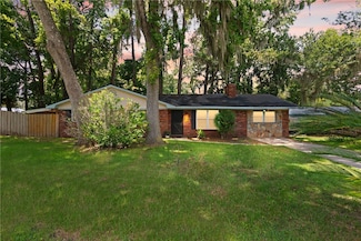 165 Pine Cir, Brunswick, GA 31520