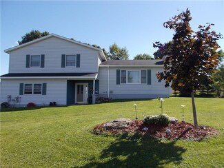 70 Skyline Dr, Oswego, NY 13126