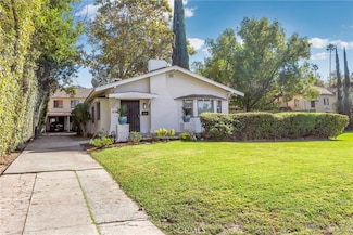 1562 N Lake Ave, Pasadena, CA 91104