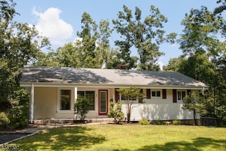38 Colony Ct, New Providence, NJ 07974