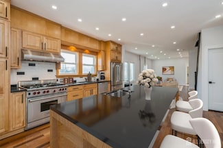 487 S Pine Ave, Parlin, NJ 08859