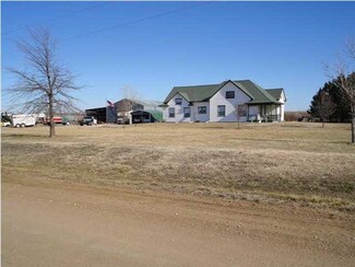 914 N Hoover Rd, Wellington, KS 67152