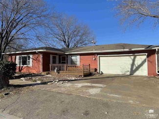 20 W Pine Ave, Miltonvale, KS 67466