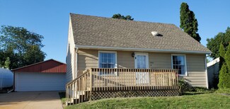 5200 Gordon Ave NW, Cedar Rapids, IA 52405