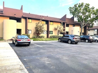 825 S Village Dr N Unit 201, Saint Petersburg, FL 33716