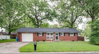214 Big Bend Dr, Wood River, IL 62095