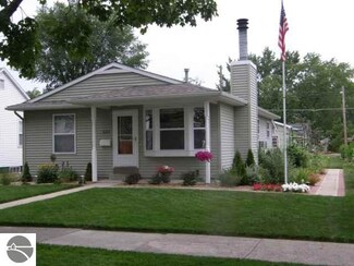 522 W Twelfth St, Traverse City, MI 49684