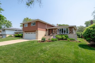 769 S Stuart Ave, Elmhurst, IL 60126