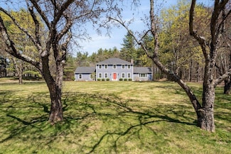 3 Crestwood Dr, Hollis, NH 03049