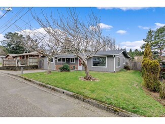 2495 N 19th St, Coos Bay, OR 97420