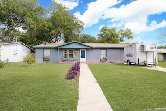 246 Flintstone Ln, Universal City, TX 78148