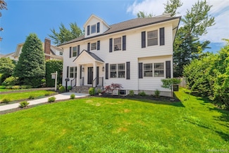 12 Shepherd St, Rockville Centre, NY 11570