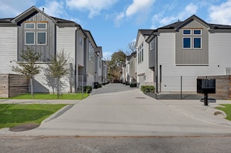 804 Woodcrest Dr Unit F, Houston, TX 77018