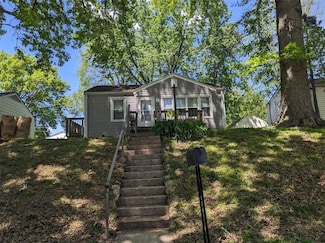 1114 Dakota St, Leavenworth, KS 66048