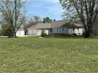 20901 S Clare Rd, Spring Hill, KS 66083