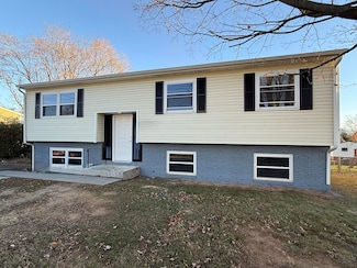 3808 Red Fox Dr NW, Roanoke, VA 24017