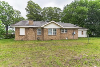 2420 E 2nd St, North Little Rock, AR 72114