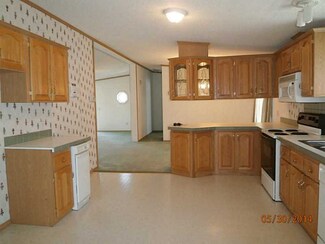 67 Mockingbird Ln, Tiverton, RI 02878