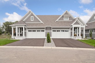 79 Spring Farm Rd, North Oaks, MN 55127