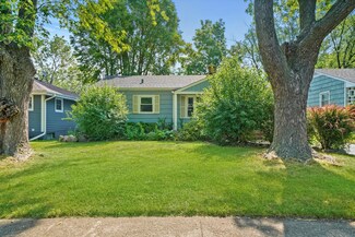 21 S Archer Ave, Mundelein, IL 60060