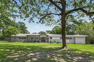 909 Covington Dr, Lufkin, TX 75904