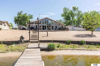 1129 Platte Shore Dr, Fremont, NE 68025