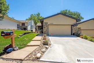 9361 Hillside Plaza, Omaha, NE 68114