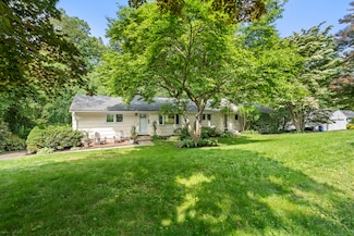 75 Skyview Dr, Trumbull, CT 06611