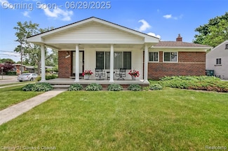 1356 N Selfridge Blvd, Clawson, MI 48017