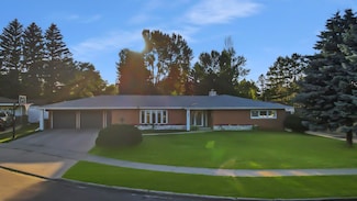 1822 8th St SW, Minot, ND 58701