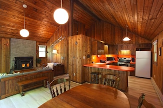 82 Two Brook Dr, Wilmington, VT 05363