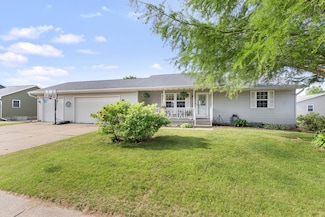 303 Summerset Ln, Fruitland, IA 52749