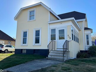 712 W State St, Marshalltown, IA 50158