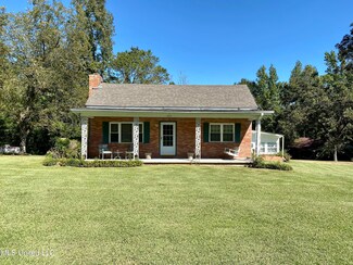 1054 Johnson Rd, Crystal Springs, MS 39059