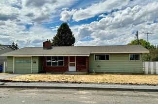 935 SW 12th St, Redmond, OR 97756