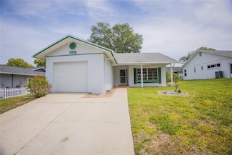 8121 Casuarina Dr, Port Richey, FL 34668