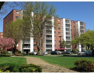 28 9th St Unit 102, Medford, MA 02155