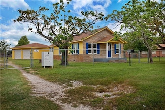 1505 W Yoakum Ave, Aransas Pass, TX 78336