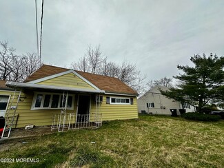 21 Appleton Dr, Hazlet, NJ 07730