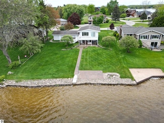 1094 Fairway Dr, Weidman, MI 48893