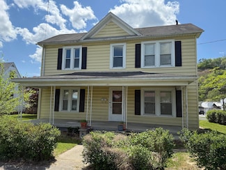 130 N Marion Ave, Covington, VA 24426