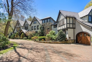 187 Grove St, Wellesley, MA 02482