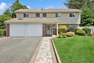 19 Evelyn Rd, Plainview, NY 11803