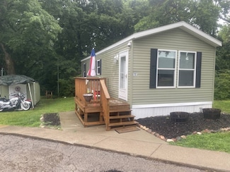 212 Anker Ln Unit 12, Germantown Hills, IL 61548