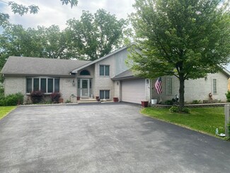 3329 Carpenter St, Steger, IL 60475