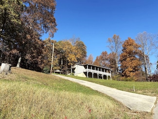 215 Coal Creek Ln, Lake City, TN 37769