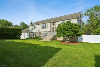 13 Central Ave, Mine Hill, NJ 07803