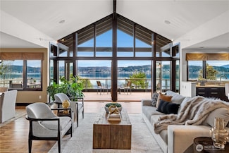 1402 W Lake Sammamish Pkwy SE, Bellevue, WA 98008