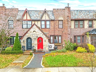 32-20 213th St, Bayside, NY 11361